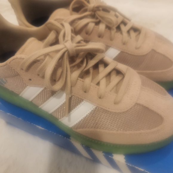 Adidas Beige and Green Sneakers S4m3a - Picture 4 of 16